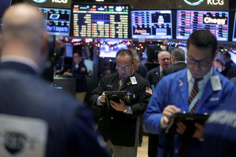  Wall Street opens with losses and the Dow Jones down 0.30%