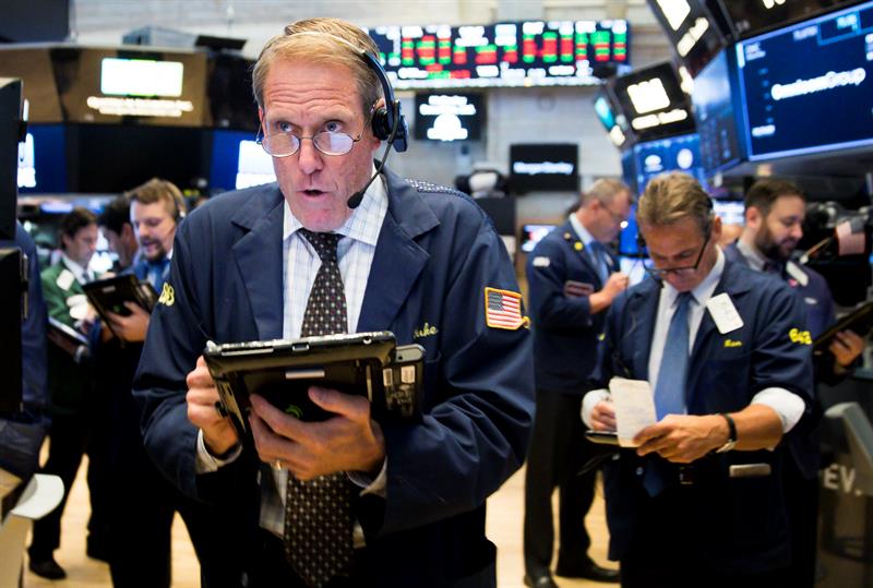  Wall Street opens higher and Dow Jones moves up 0.03%