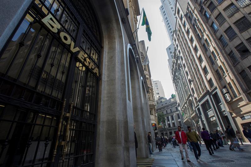  Wall Street sets a new record and Latin American stock markets close mixed