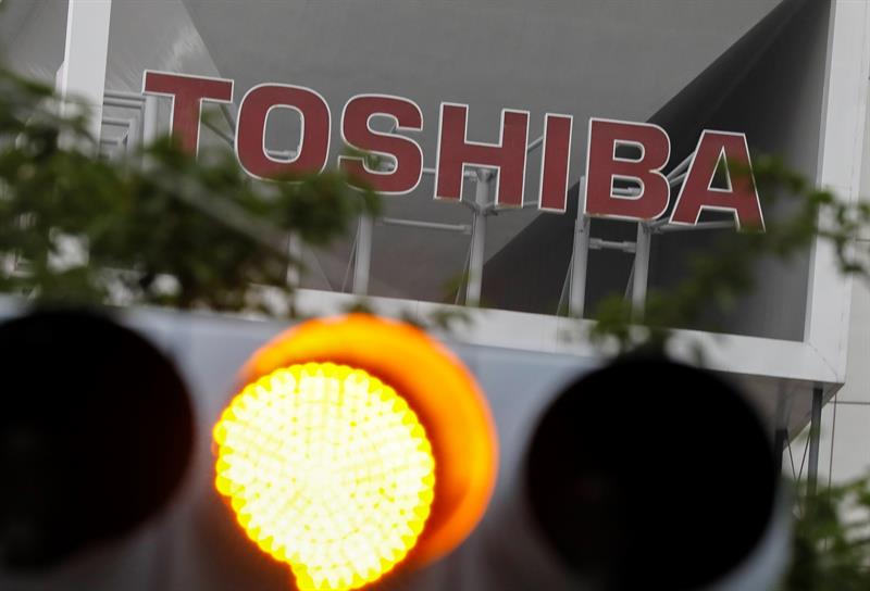  Toshiba falls sharply on the stock market after announcing large capital increase