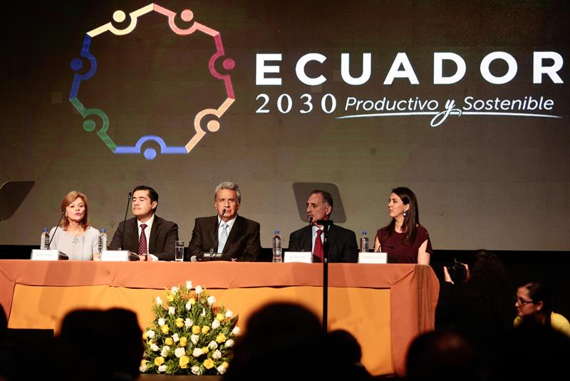  LenÃ­n Moreno asks for understanding from businessmen and trusts in reducing the debt in 2018